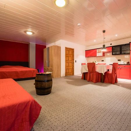 Weinschloesschen Im Weingut Roos Otel Ilbesheim Dış mekan fotoğraf