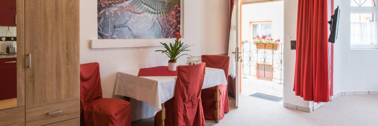 Weinschloesschen Im Weingut Roos Otel Ilbesheim Dış mekan fotoğraf