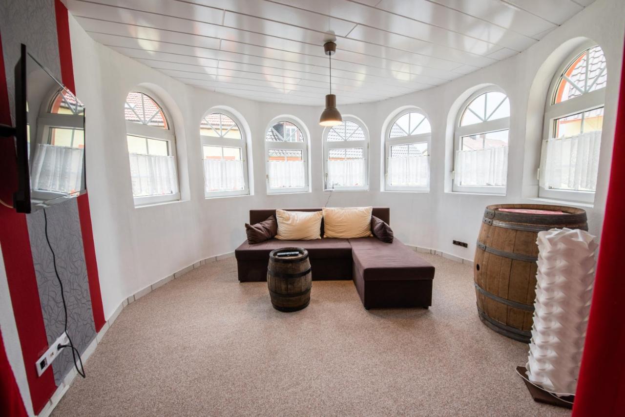 Weinschloesschen Im Weingut Roos Otel Ilbesheim Dış mekan fotoğraf