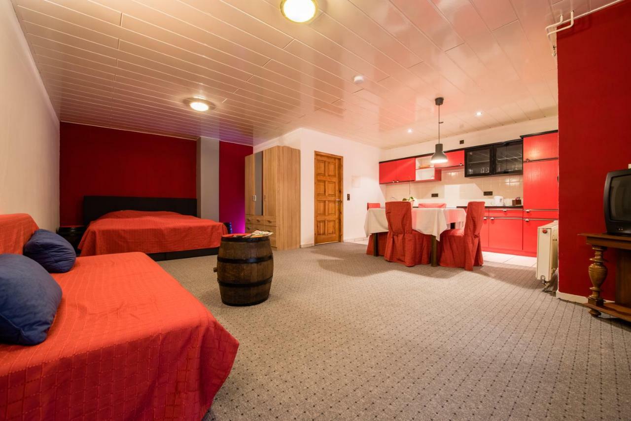 Weinschloesschen Im Weingut Roos Otel Ilbesheim Dış mekan fotoğraf