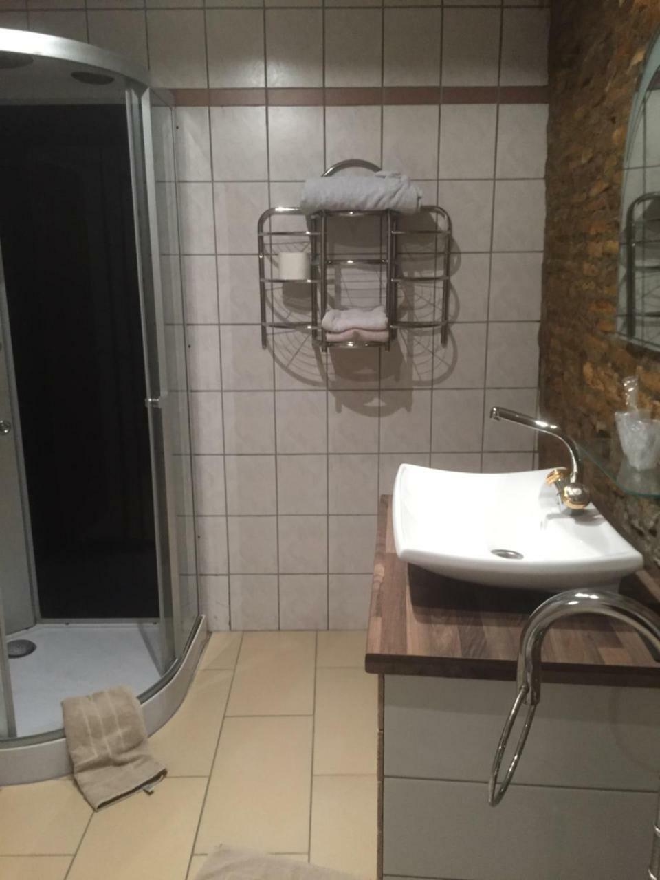 Weinschloesschen Im Weingut Roos Otel Ilbesheim Dış mekan fotoğraf